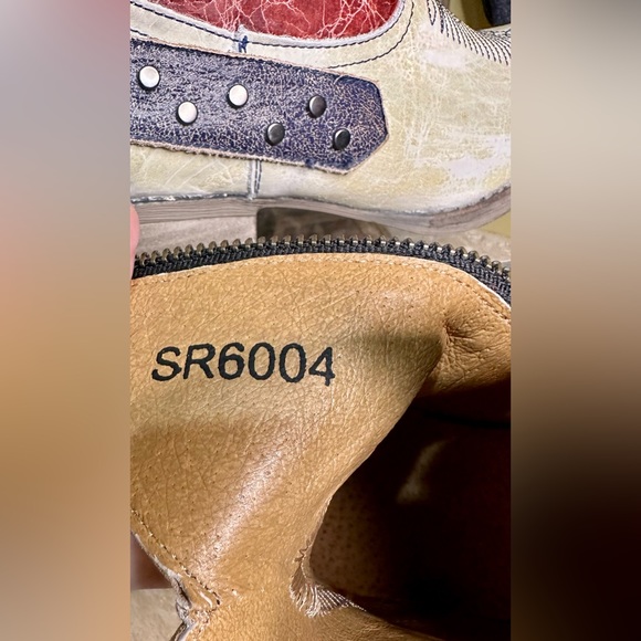 EUC Sterling River “American Flag” Distressed Creamy White/Red/Blue. Size 7 - Picture 11 of 13